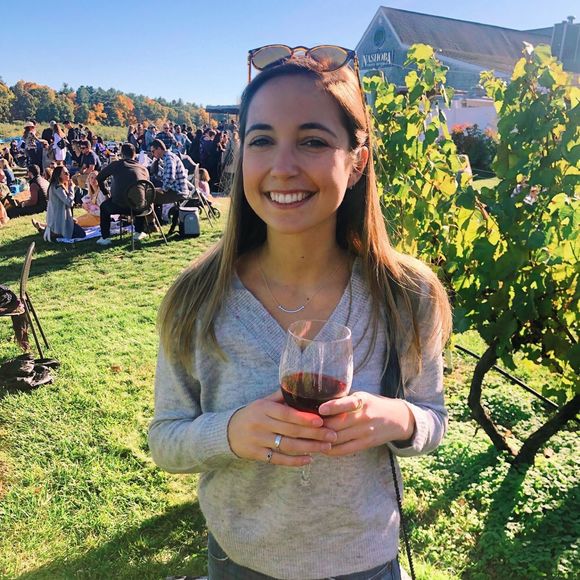 Meet your Posher, Caitlin - Picture 1 of 1